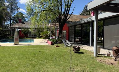 Exclusiva casa en venta 4 dormitorios Quincho Galeria Dependencia Farm Club Pilar
