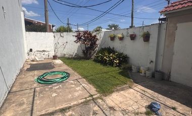 CASA DE 4AMB. CON GARAGE PATIO TERRAZA Y 2 LOCALES EN VENTA