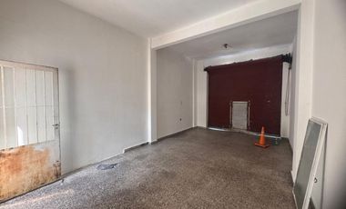 CASA DE 4AMB. CON GARAGE PATIO TERRAZA Y 2 LOCALES EN VENTA