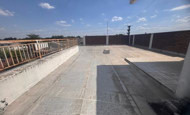 CASA DE 4AMB. CON GARAGE PATIO TERRAZA Y 2 LOCALES EN VENTA