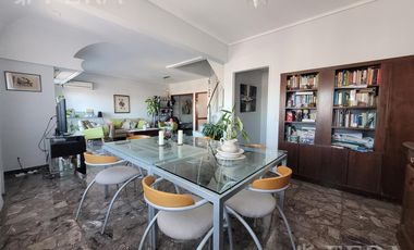 Venta de departamento de 4 ambientes con balcón en Wilde