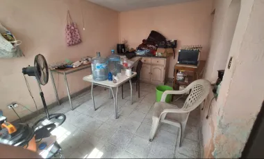 Para inversionistasDos departamentos y una oficina con su baño Para remodelar Terreno excedente