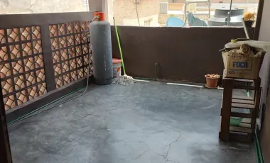 Para inversionistasDos departamentos y una oficina con su baño Para remodelar Terreno excedente