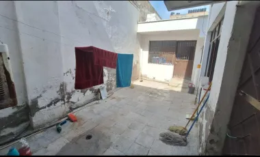 Para inversionistasDos departamentos y una oficina con su baño Para remodelar Terreno excedente