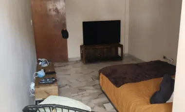 Para inversionistasDos departamentos y una oficina con su baño Para remodelar Terreno excedente