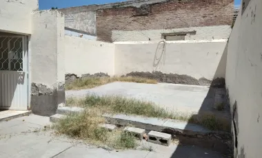 Para inversionistasDos departamentos y una oficina con su baño Para remodelar Terreno excedente