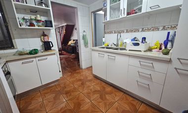 CASA A PASOS DEL METRO LA GRANJA 4D 2B