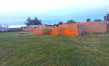 Se vende terreno con construcción en Timbúes. Excelente ubicación!