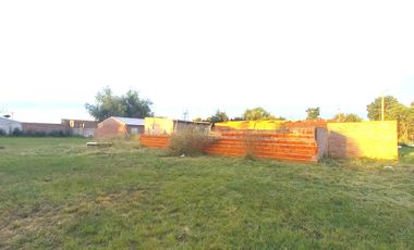 Se vende terreno con construcción en Timbúes. Excelente ubicación!