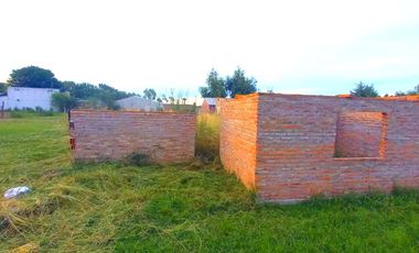 Se vende terreno con construcción en Timbúes. Excelente ubicación!