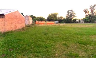 Se vende terreno con construcción en Timbúes. Excelente ubicación!