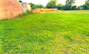 Se vende terreno con construcción en Timbúes. Excelente ubicación!