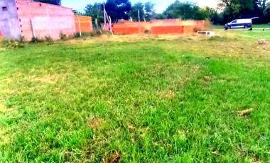 Se vende terreno con construcción en Timbúes. Excelente ubicación!