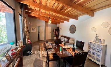 Linda casa en la precordillera con entorno nativo