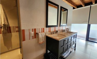 CASA EN VENTA CON VISTA AL LAGO EN VALLE DE BRAVO