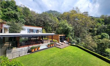 CASA EN VENTA CON VISTA AL LAGO EN VALLE DE BRAVO