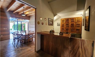 CASA EN VENTA CON VISTA AL LAGO EN VALLE DE BRAVO