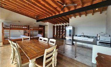 CASA EN VENTA CON VISTA AL LAGO EN VALLE DE BRAVO