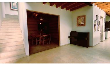 CASA EN VENTA CON VISTA AL LAGO EN VALLE DE BRAVO