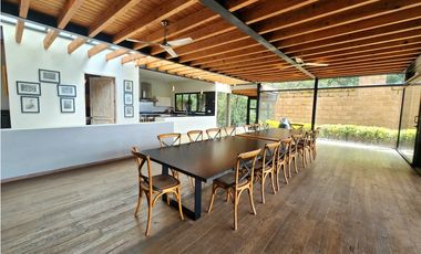 CASA EN VENTA CON VISTA AL LAGO EN VALLE DE BRAVO