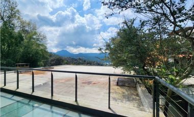 CASA EN VENTA CON VISTA AL LAGO EN VALLE DE BRAVO