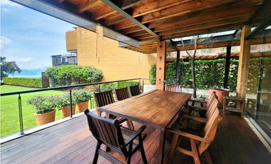 CASA EN VENTA CON VISTA AL LAGO EN VALLE DE BRAVO