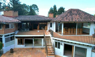 CASA EN RENTA, CLUB DE GOLF, AVNDARO.