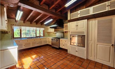 CASA EN RENTA, CLUB DE GOLF, AVNDARO.