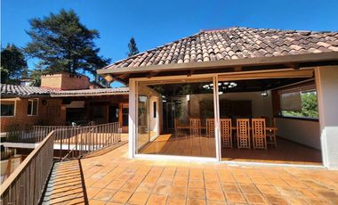 CASA EN RENTA, CLUB DE GOLF, AVNDARO.