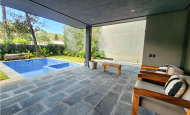 CASA EN RENTA EN AVNDARO