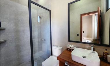 CASA EN RENTA EN AVNDARO