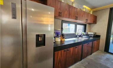 CASA EN RENTA EN AVNDARO