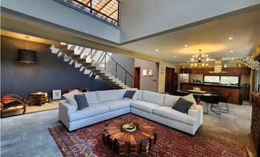 CASA EN RENTA EN AVNDARO