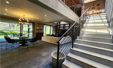 CASA EN RENTA EN AVNDARO