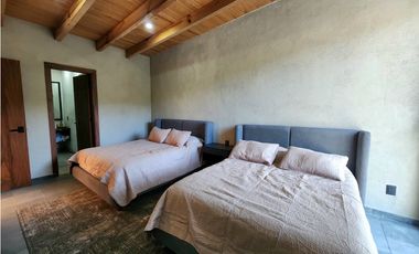 CASA EN RENTA EN AVNDARO