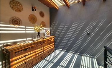 CASA EN RENTA EN AVNDARO