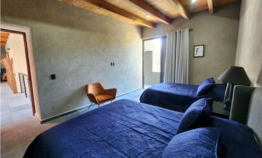 CASA EN RENTA EN AVNDARO