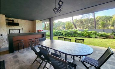 CASA EN RENTA EN AVNDARO