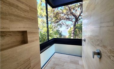 CASA EN RENTA CON VISTA AL LAGO EN VALLE DE BRAVO