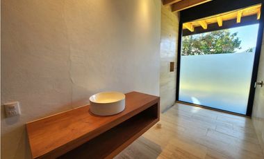 CASA EN RENTA CON VISTA AL LAGO EN VALLE DE BRAVO