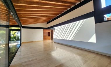 CASA EN RENTA CON VISTA AL LAGO EN VALLE DE BRAVO