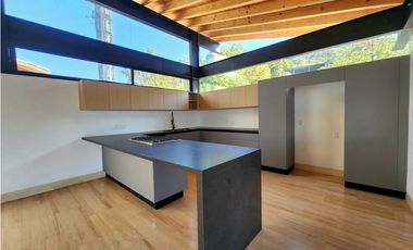 CASA EN RENTA CON VISTA AL LAGO EN VALLE DE BRAVO