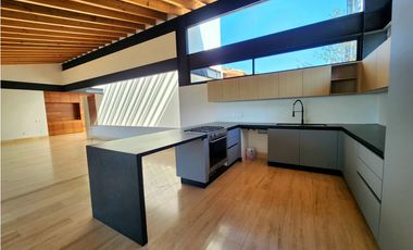 CASA EN RENTA CON VISTA AL LAGO EN VALLE DE BRAVO