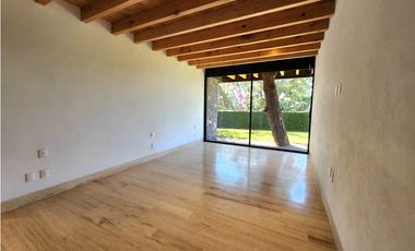 CASA EN RENTA CON VISTA AL LAGO EN VALLE DE BRAVO