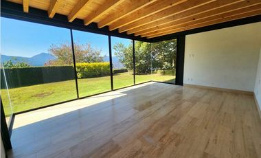 CASA EN RENTA CON VISTA AL LAGO EN VALLE DE BRAVO