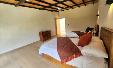 CASA EN VENTA EN AVNDARO VALLE DE BRAVO