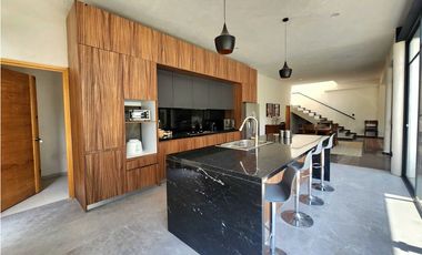 CASA EN VENTA EN AVNDARO VALLE DE BRAVO