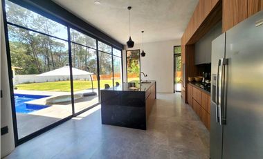 CASA EN VENTA EN AVNDARO VALLE DE BRAVO