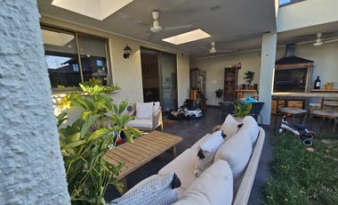 CASA EN PARQUE SAN VALENTÍN