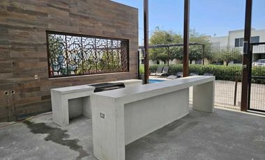 Casa en Renta| Privada | Frente a Parque, Cumbres Poniente (García)